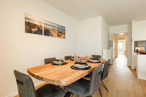 Charming 2BR apartment w/ kitchen & workspace - Image 2