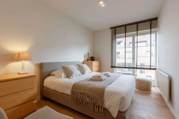 Beachfront Gem w/ Balcony & Family Friendly in - Image 3