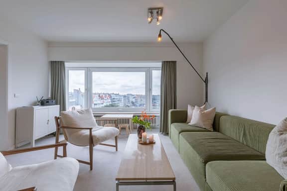 Art Deco apartment w/ skyline view - Image 5