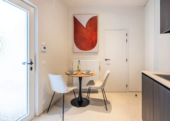 Cozy studio steps from Bloemenmarkt - Image 2