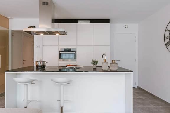 2BR apartment w/ workspace & TV - Image 2