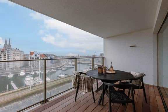 Waterfront apartment w/ balcony & parking - Image 4
