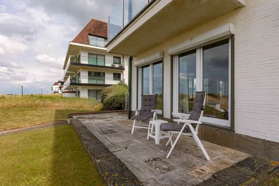 4-bedroom escape w/ backyard & beach access - Image 5