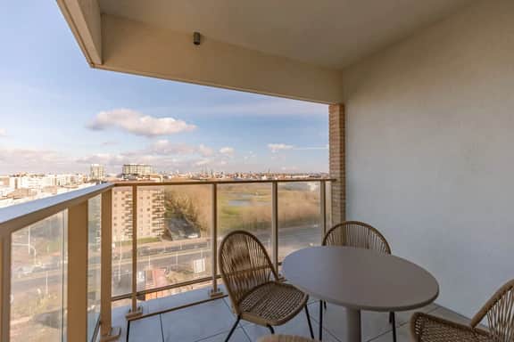 9th-floor apartment w/ terrace & scenic views - Image 4