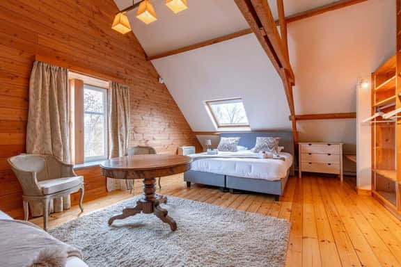 Spacious 5BR villa w/ Terrace & garden - Image 3