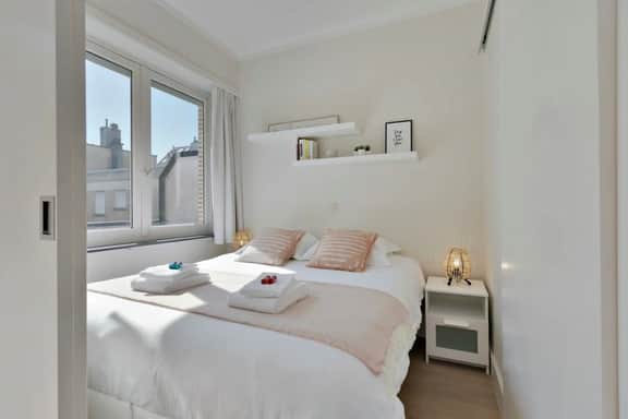 Cozy apartment w/ balcony & parking - Image 3