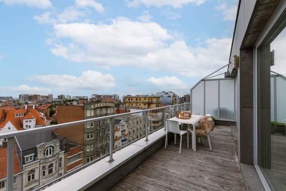 Coastal retreat near beach w/ terrace - Image 4