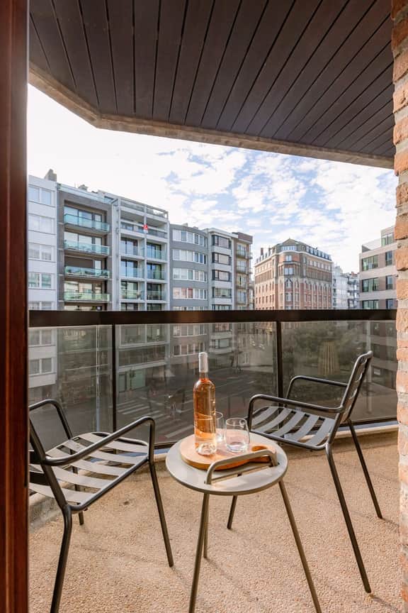 Beachside Apartment w/ Private Parking & Balcony - Image 5