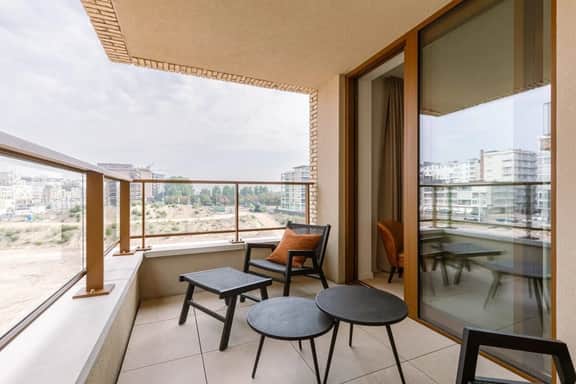 Coastal escape near beach w/ Terrace - Image 4