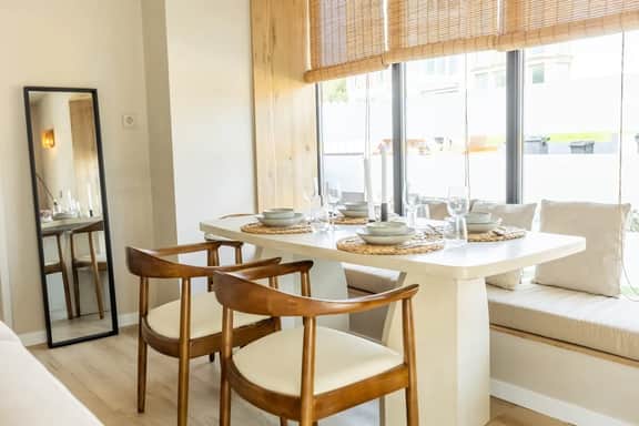 Bright apartment near beach w/ backyard - Image 2