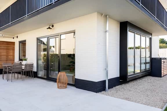 Bright apartment near beach w/ backyard - Image 5