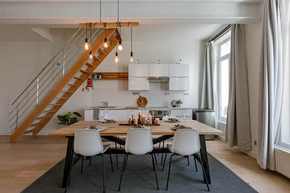 Charming apartment w/ garden & skyline views - Image 2