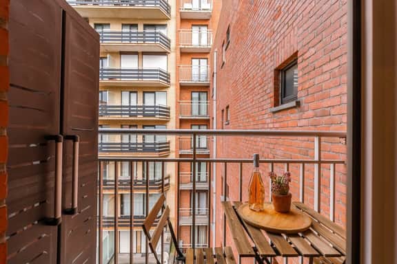 Bright 2BR retreat w/ kitchen & workspace - Image 5