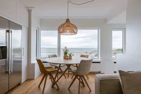Coastal getaway w/ full kitchen & workspace - Image 2