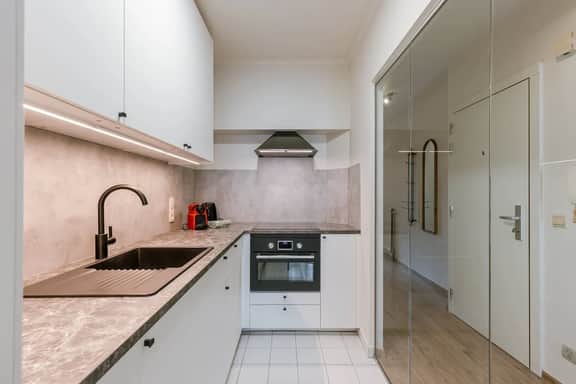 Cozy 2BR unit w/ kitchen & TV - Image 4
