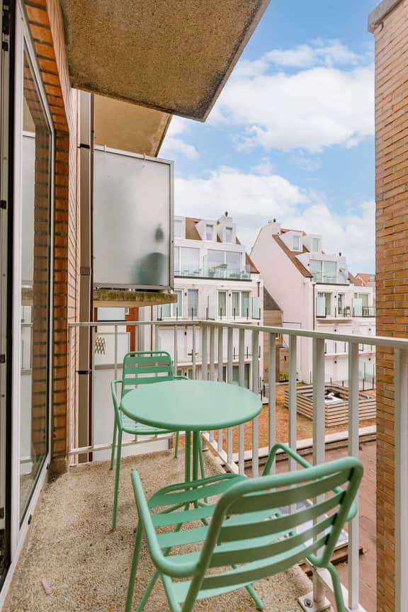 Cozy 2BR unit w/ kitchen & TV - Image 5
