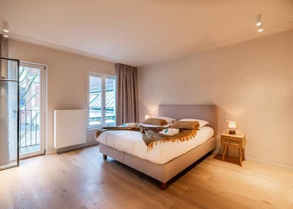 Bright 1-bed near Ghent dining w/ terrace - Image 3