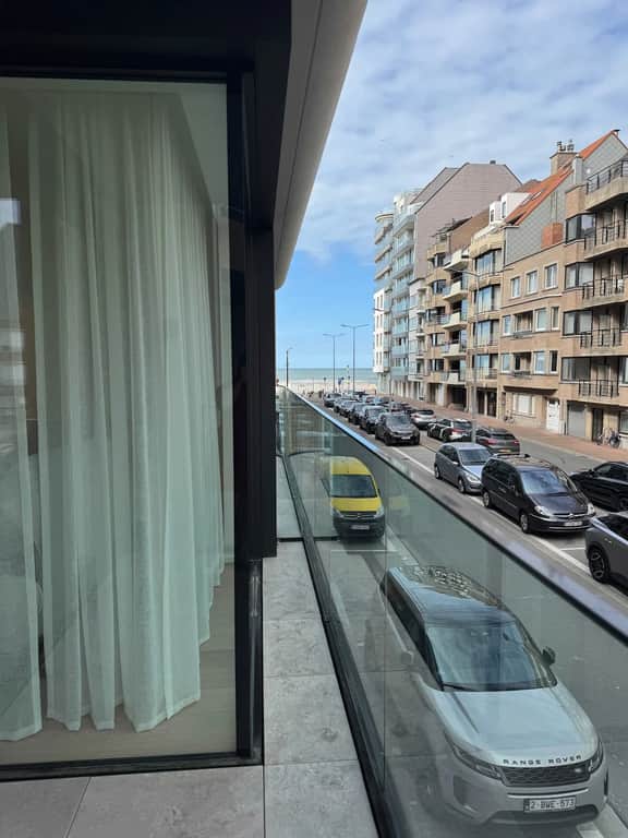 Apartment w/ beach access & balcony - Image 4