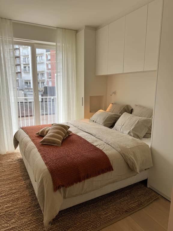 Apartment w/ beach access & balcony - Image 3