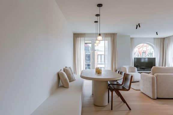 Waterfront apartment w/ beach access & balcony - Image 2
