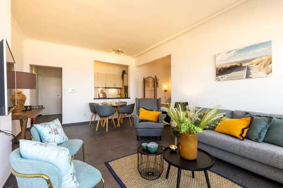 Waterfront studio w/ beach access & balcony - Image 2