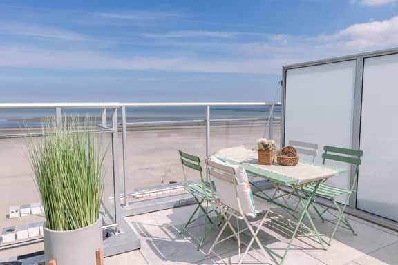 Seafront retreat w/ two terraces - Image 5