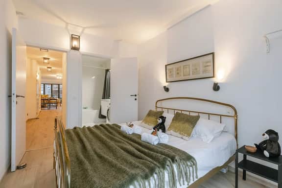 1BR unit w/ Wifi & workspace - Image 3