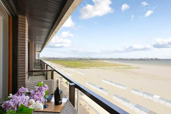 Beachfront studio - sunny terrace - Image 4