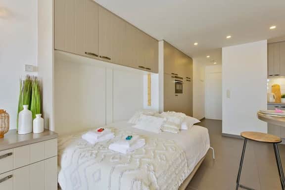 Beachfront studio - sunny terrace - Image 3
