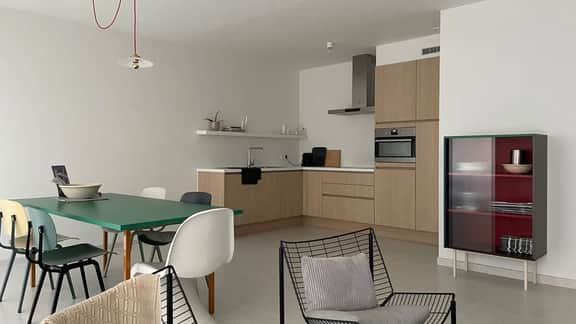 Bright 1BR apartment w/ sea-view - Image 2