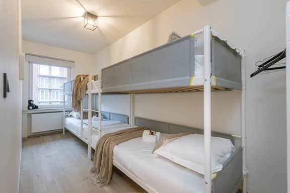 Bright 2BR w/ full kitchen near the coast - Image 5
