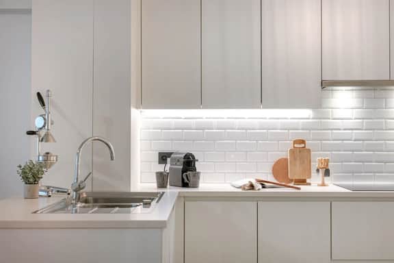 Bright 2BR w/ full kitchen near the coast - Image 4