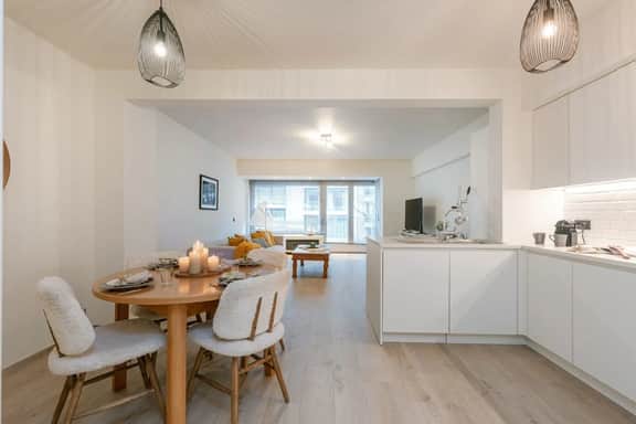 Bright 2BR w/ full kitchen near the coast - Image 2