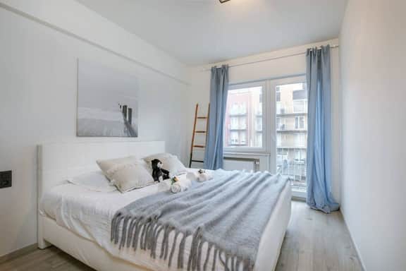Bright 2BR w/ full kitchen near the coast - Image 3