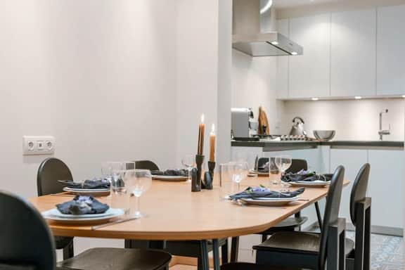 Seaside townhouse w/ terraces & beach gear - Image 2