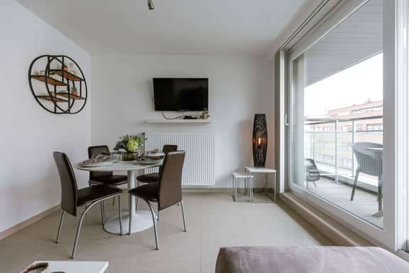 Bright coast escape w/ double terrace - Image 2
