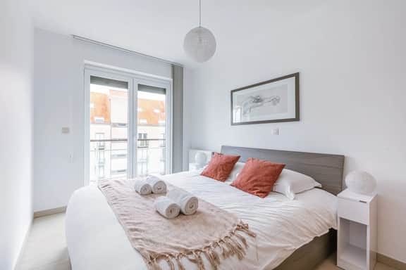 Bright coast escape w/ double terrace - Image 3