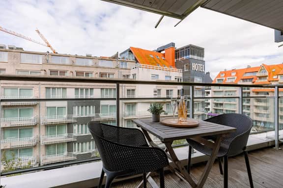 Bright coast escape w/ double terrace - Image 4