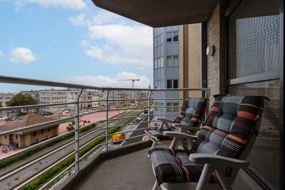 Coastal retreat w/ terrace & skyline view - Image 5