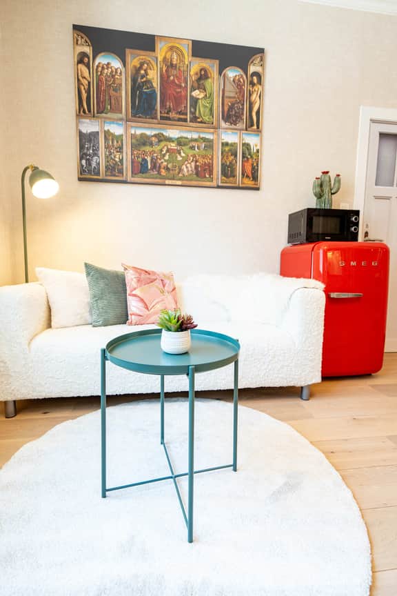 Cozy 1BR stay w/ backyard & balcony - Image 5