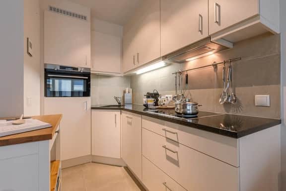 Beachfront Apt 50m from Zeedijk w/ Ocean Views - Image 5