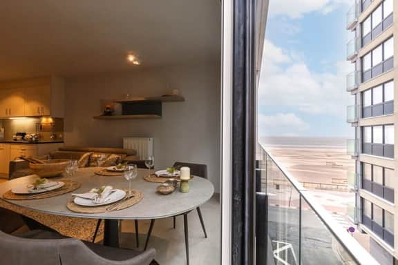 Beachfront Apt 50m from Zeedijk w/ Ocean Views - Image 4