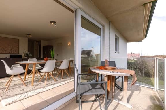 Family retreat near beach w/ terraces - Image 3