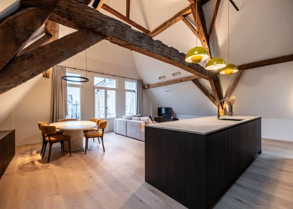Bright loft w/ beams & mezzanine - Image 4
