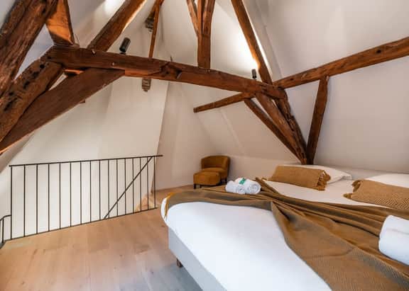 Bright loft w/ beams & mezzanine - Image 3