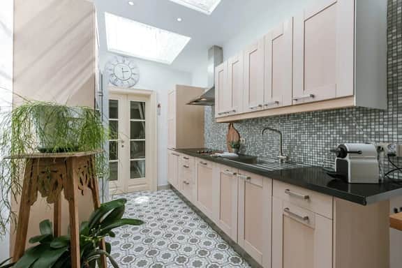 Bright 2BR retreat w/ Wifi & workspace - Image 2