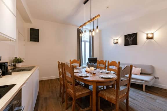 3BR apartment w/ kitchen - Image 2