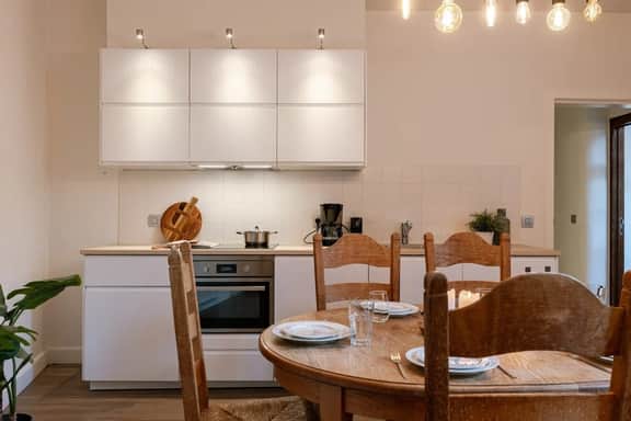 3BR apartment w/ kitchen - Image 4