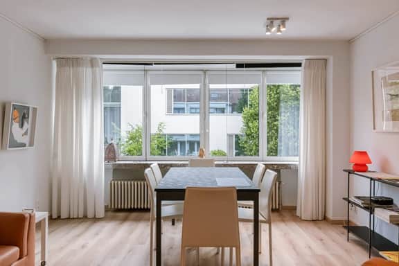 Cozy apartment w/ patio & workspace - Image 2