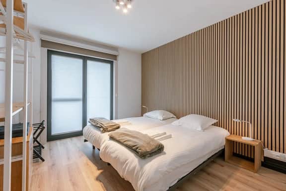 Cozy apartment w/ patio & workspace - Image 4